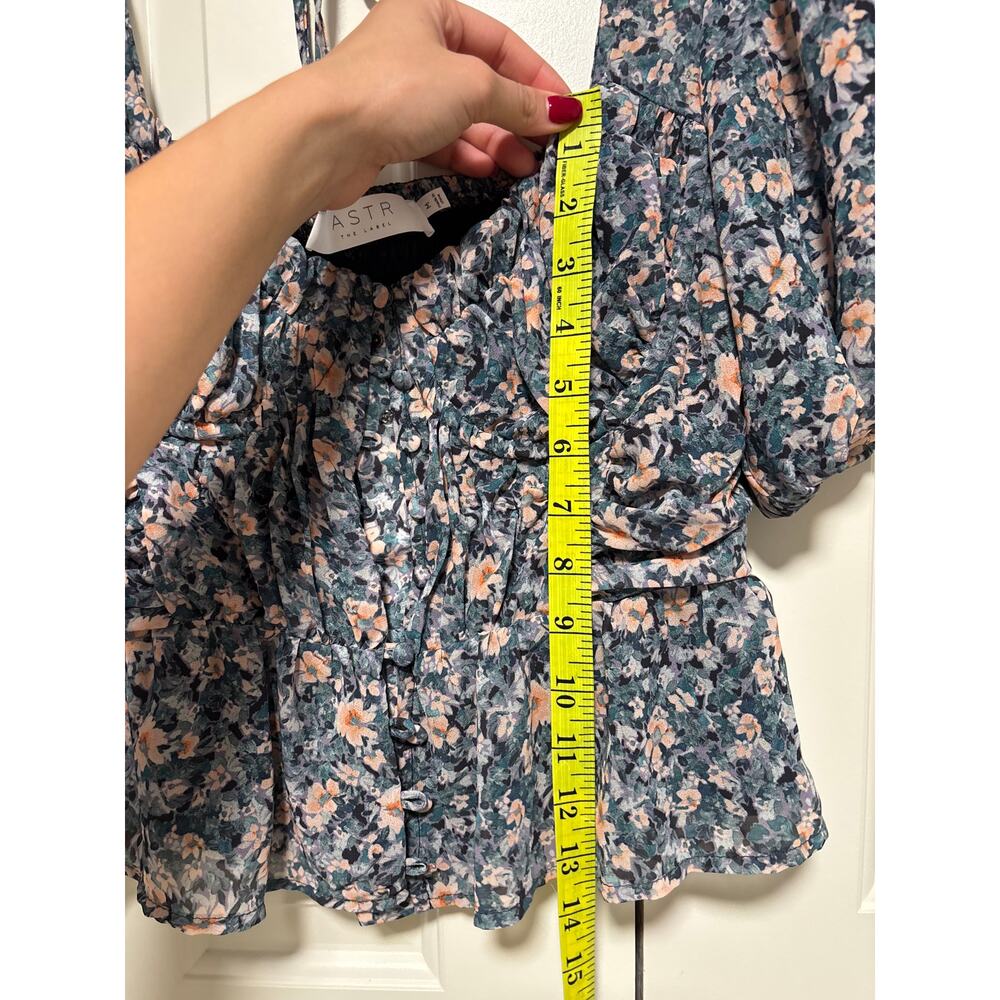 ASTR Floral Puff Sleeve Cropped Button Up Top M - Picture 5 of 8
